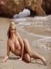 Phoenix Marie голая порно звезда на песчаном пляже, фото 12