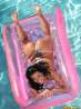Малышка с татуировкой на попке в бассейне снимает бикини, фото 3