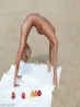Гимнастка с голой загорелой попой на пляже (12 фото), фото 5