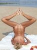 Гимнастка с голой загорелой попой на пляже (12 фото), фото 6