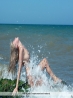 Волосатый лобок и спелые груди April на море, фото 6