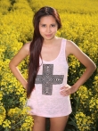 Кареглазая латинка Паула красивая голая девушка на цветочном поле (16 фото), фото 1
