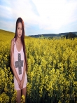 Кареглазая латинка Паула красивая голая девушка на цветочном поле (16 фото), фото 3