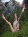 Худая фото модель с красивой попкой и маленькой грудью голышом на природе, фото 11