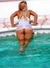 Аппетитная голая девушка у бассейна, фото 5