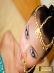 Красивая азиатка Tussinee с косичкой голышом в постели, фото 4