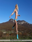 Голая гимнастика на природе с худой блондинкой и ее маленькой грудью, фото 15