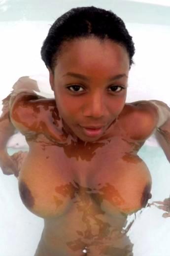 Красивая голая негритянка: 500 видео в HD