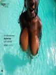 Красивая негритянка с огромными натуральными сиськами под водой, фото 7
