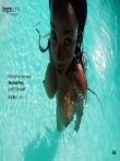 Красивая негритянка с огромными натуральными сиськами под водой, фото 8