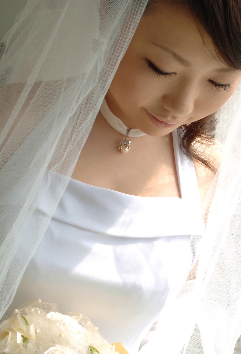 Голая азиатская невеста с крупными дойками
