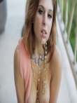 Обалденная голая попка Leah Gotti без трусов раком на балконе, фото 18