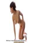 Высокая голая девушка со стройной талией и красивым натуральным бюстом, фото 12