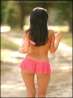Сексуальная девушка в короткой розовой юбочке, фото 3
