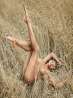 Красивая голая девушка в деревне, фото 15
