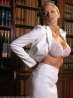 Jenna Jamesson блондинка с большими грудями и косичкой в библиотеке, фото 1