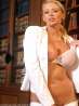 Jenna Jamesson блондинка с большими грудями и косичкой в библиотеке, фото 2